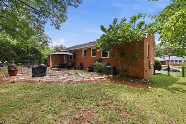 305 Meadowbrook Drive, Burlington, NC 27215
