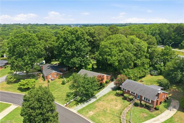 305 Meadowbrook Drive, Burlington, NC 27215
