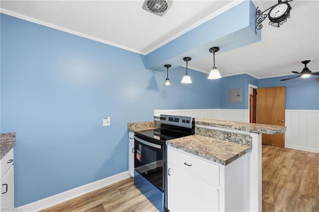 305 Meadowbrook Drive, Burlington, NC 27215
