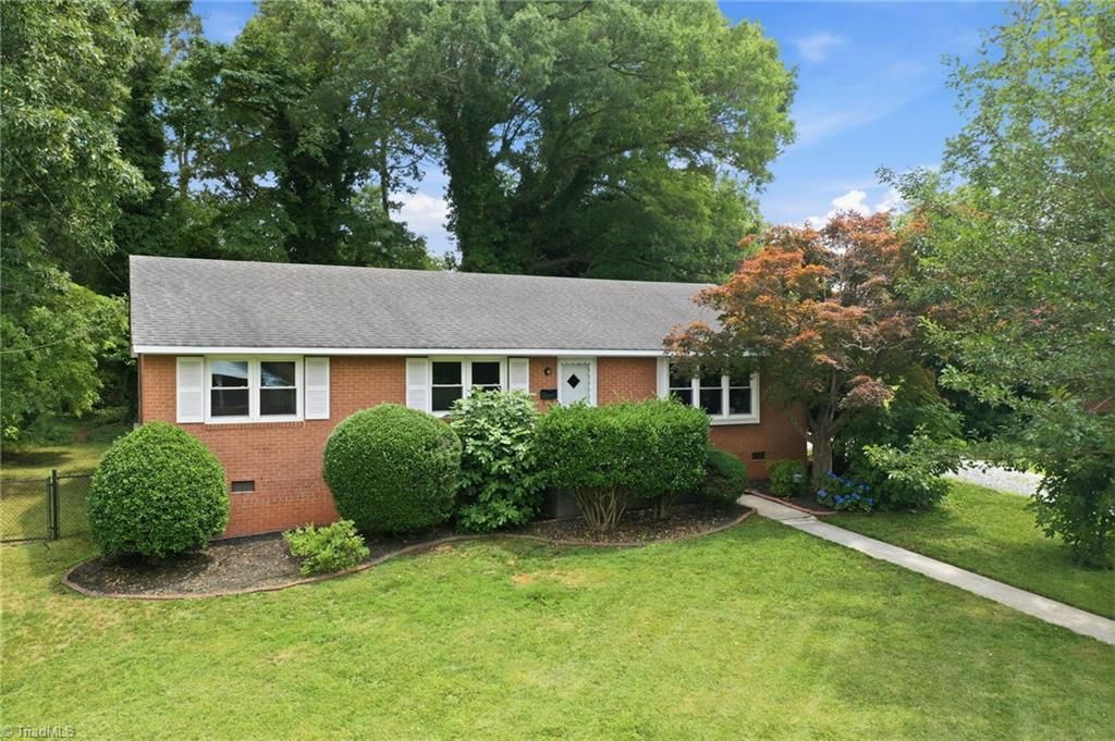 305 Meadowbrook Drive, Burlington, NC 27215