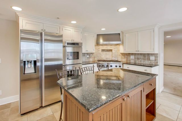 205 Orchard Road, North Barrington, IL 60010