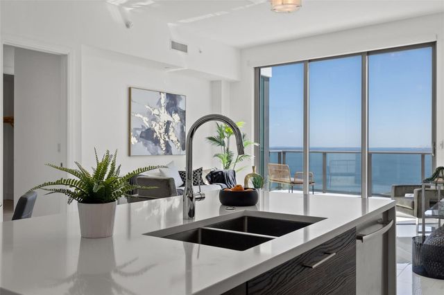 100 1ST AVENUE N 3902, St Petersburg, FL 33701