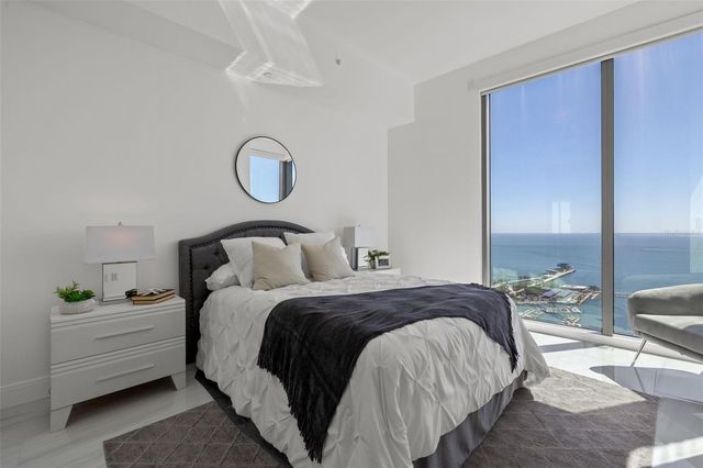 100 1ST AVENUE N 3902, St Petersburg, FL 33701