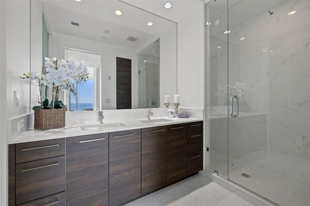 100 1ST AVENUE N 3902, St Petersburg, FL 33701