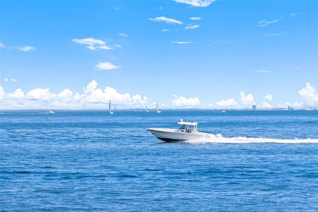 100 1ST AVENUE N 3902, St Petersburg, FL 33701