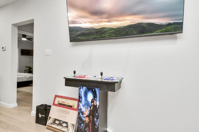 2811 Winbern Street, Houston, TX 77004