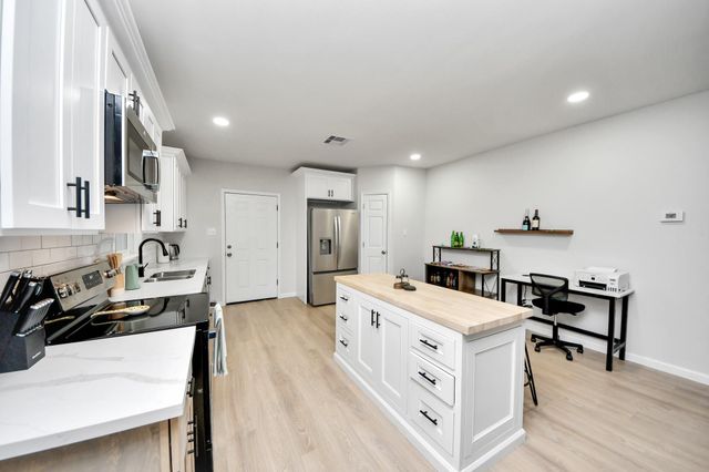 2811 Winbern Street, Houston, TX 77004