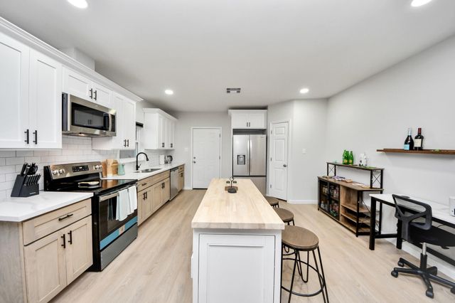 2811 Winbern Street, Houston, TX 77004