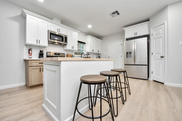 2811 Winbern Street, Houston, TX 77004