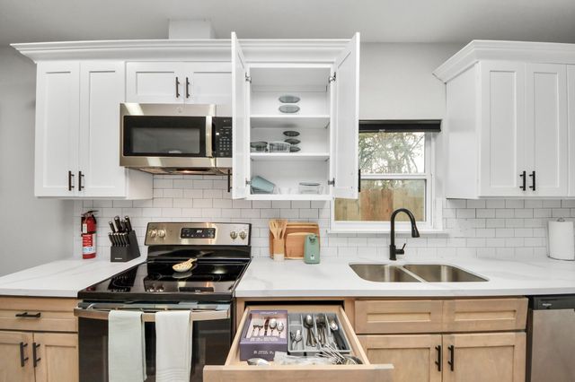 2811 Winbern Street, Houston, TX 77004