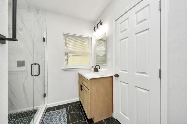 2811 Winbern Street, Houston, TX 77004