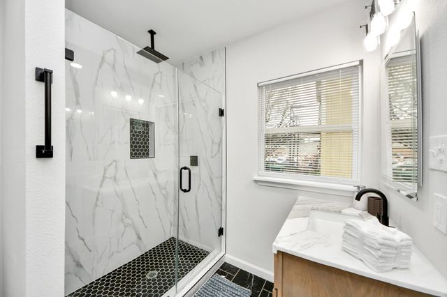 2811 Winbern Street, Houston, TX 77004