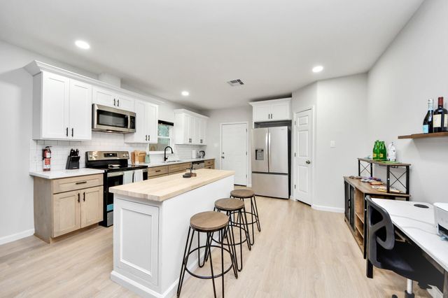 2811 Winbern Street, Houston, TX 77004