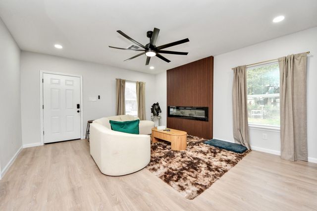 2811 Winbern Street, Houston, TX 77004