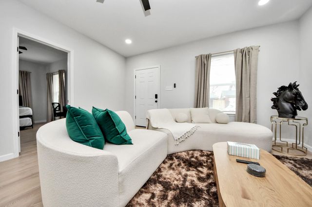 2811 Winbern Street, Houston, TX 77004