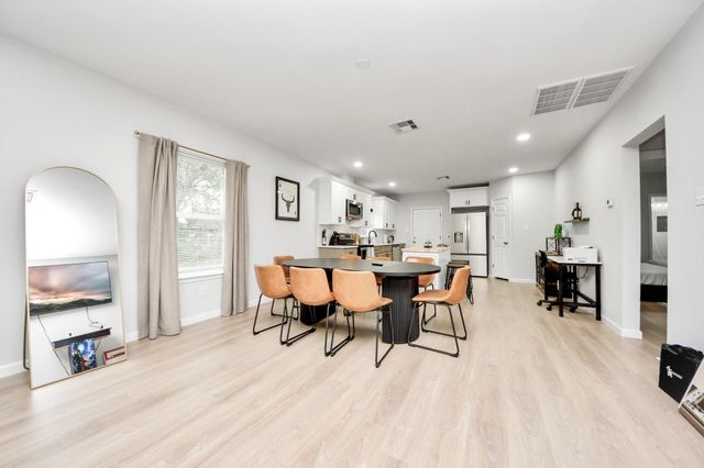 2811 Winbern Street, Houston, TX 77004