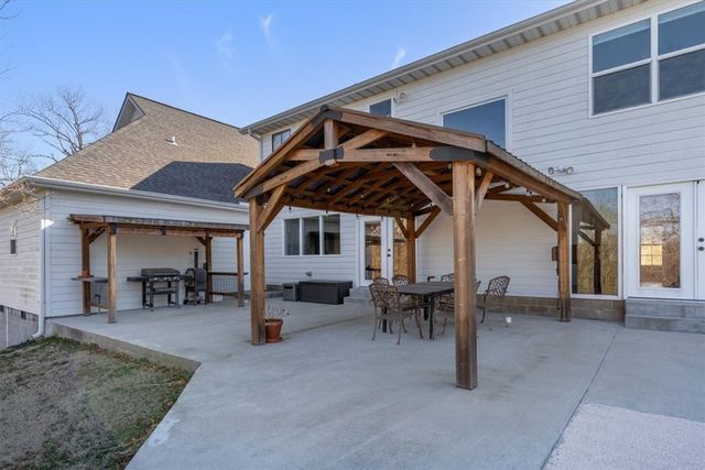 11174 Pumpkin Hill Drive, Bentonville, AR 72712