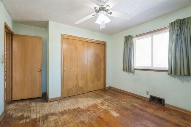 327 32nd Street NW, Cedar Rapids, IA 52405