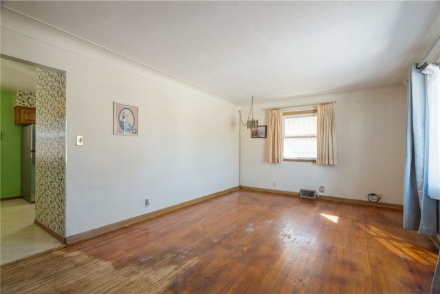 327 32nd Street NW, Cedar Rapids, IA 52405