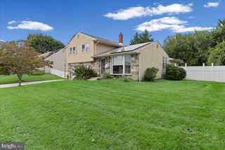 106 N PELHAM RD, Voorhees, NJ 08043