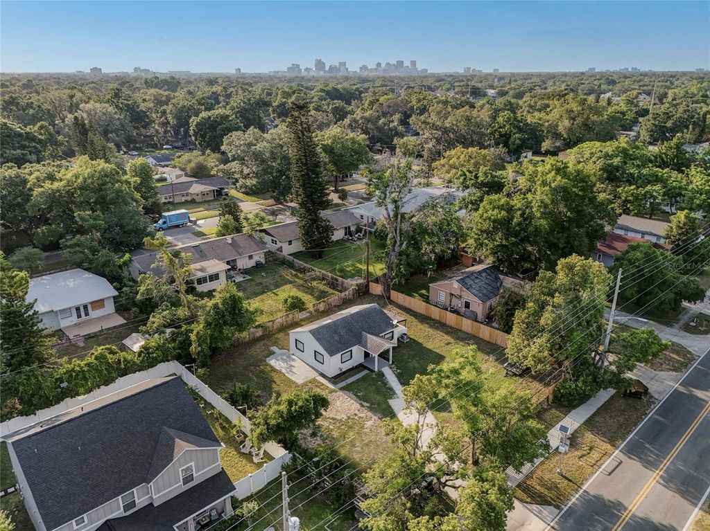 Image 31 of property listing at 2600 S CRYSTAL LAKE DRIVE, Orlando, FL 32806