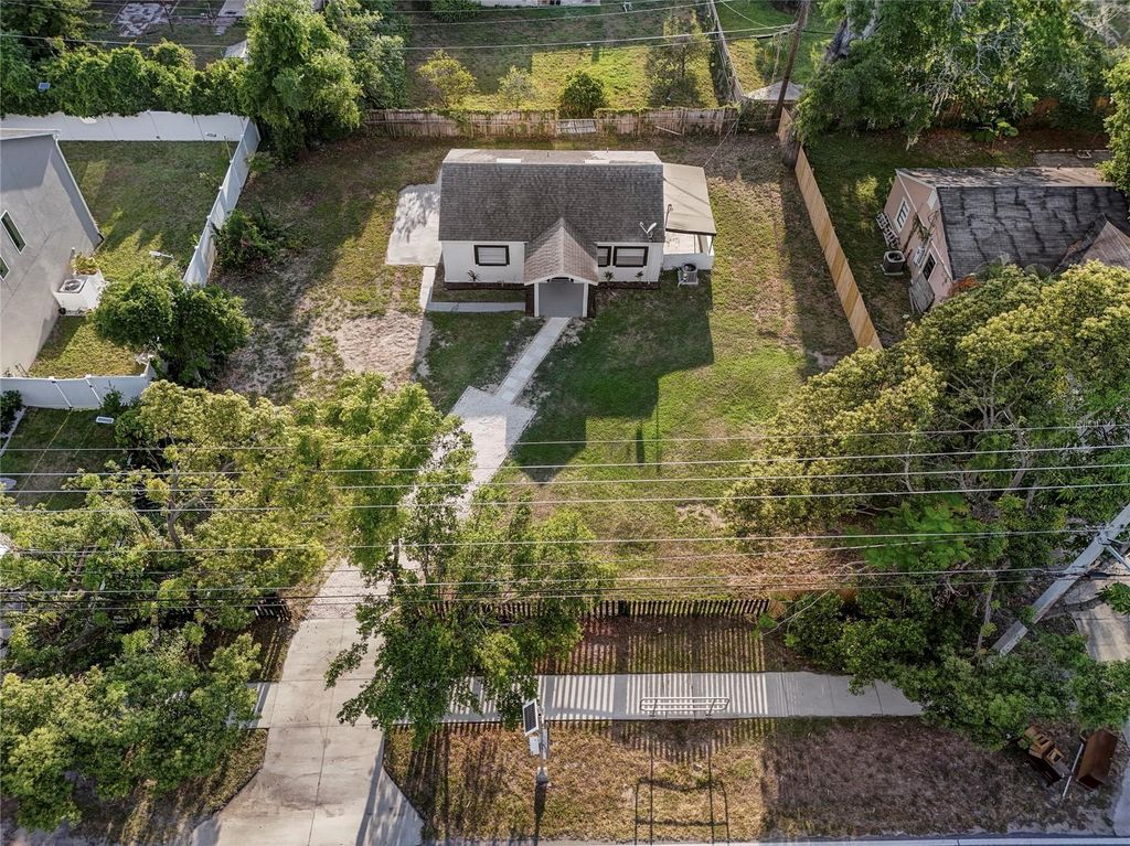 Image 36 of property listing at 2600 S CRYSTAL LAKE DRIVE, Orlando, FL 32806