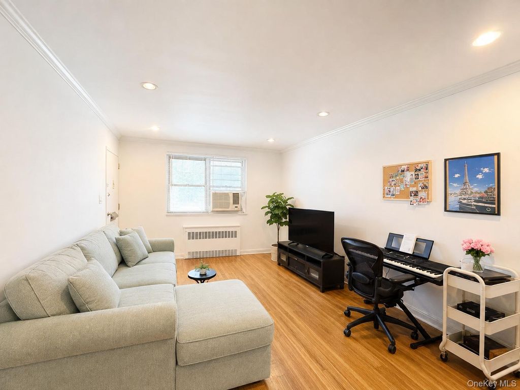 137-29 68TH Drive A, Flushing, NY 11367 — photo 2