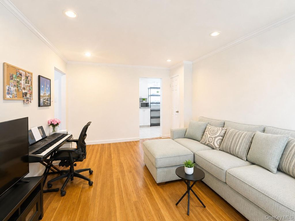 137-29 68TH Drive A, Flushing, NY 11367 — photo 3