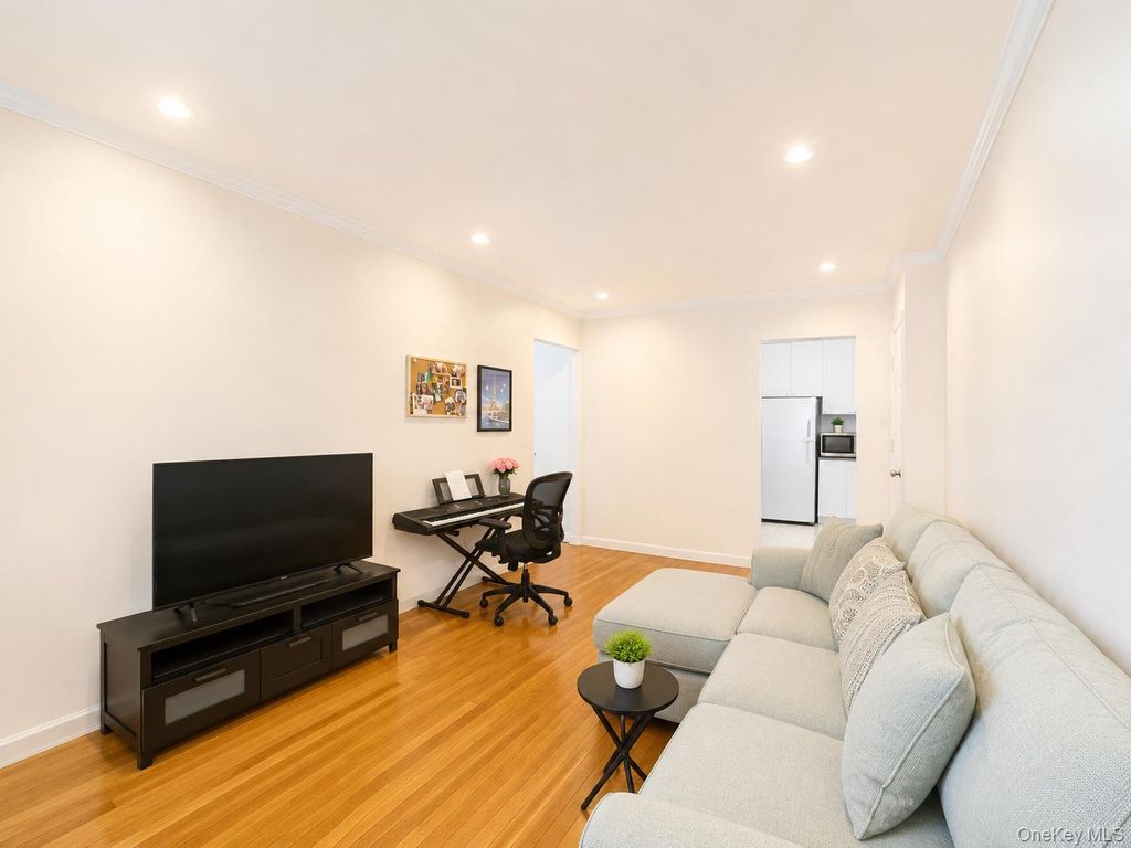137-29 68TH Drive A, Flushing, NY 11367 — photo 4