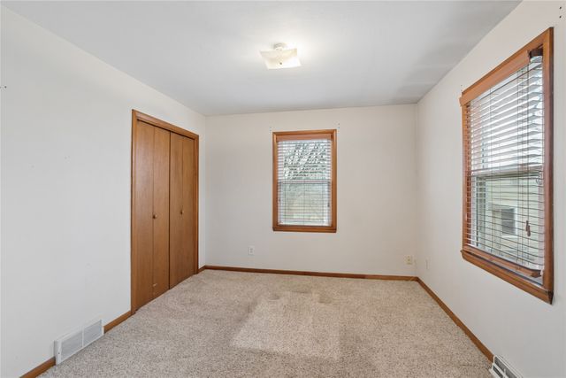 221 E Creston Avenue, Des Moines, IA 50315