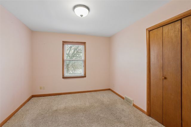 221 E Creston Avenue, Des Moines, IA 50315