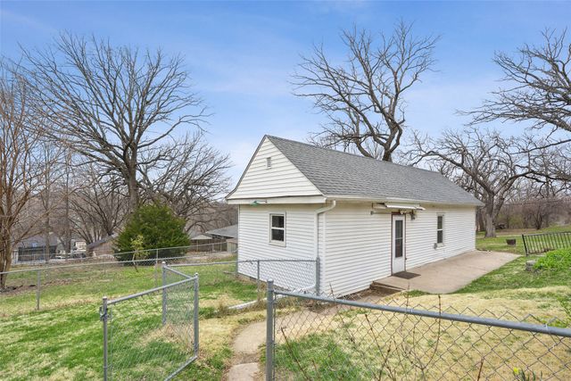 221 E Creston Avenue, Des Moines, IA 50315