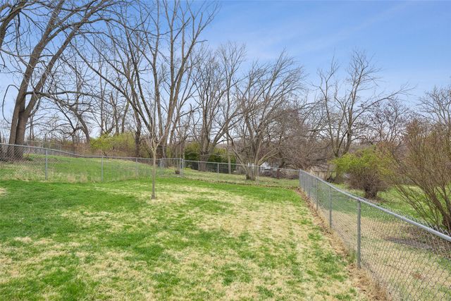 221 E Creston Avenue, Des Moines, IA 50315