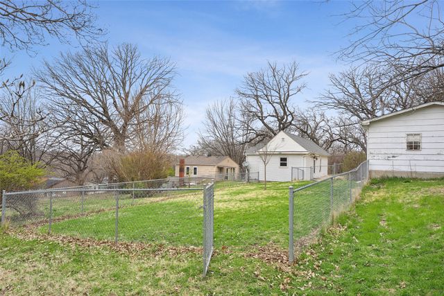 221 E Creston Avenue, Des Moines, IA 50315