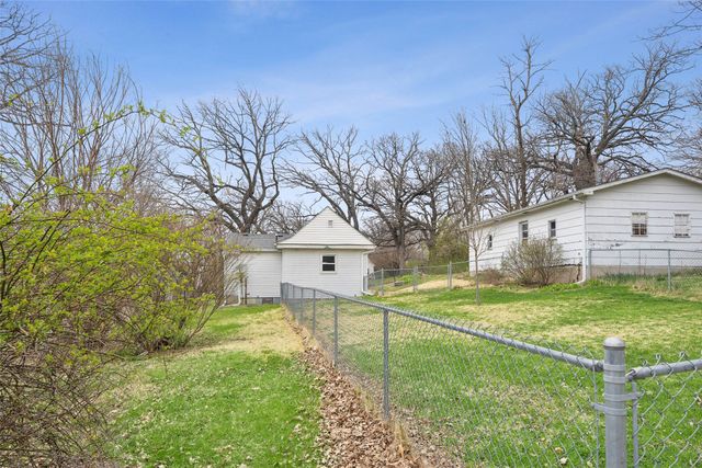 221 E Creston Avenue, Des Moines, IA 50315