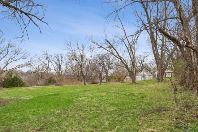 221 E Creston Avenue, Des Moines, IA 50315