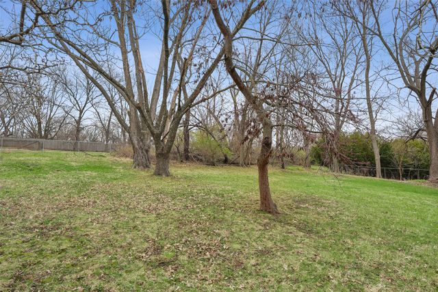 221 E Creston Avenue, Des Moines, IA 50315