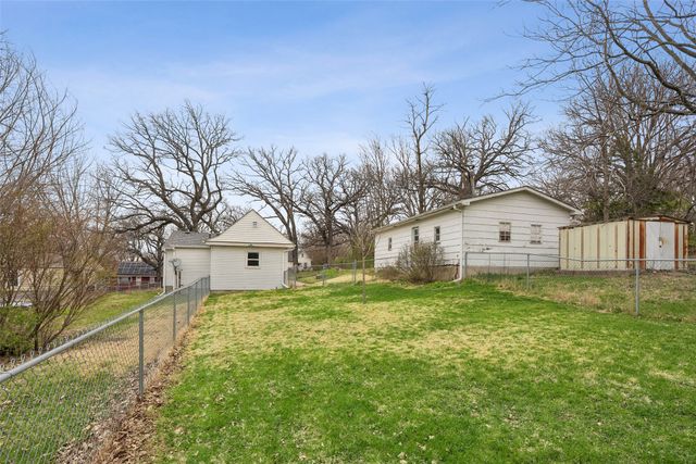 221 E Creston Avenue, Des Moines, IA 50315