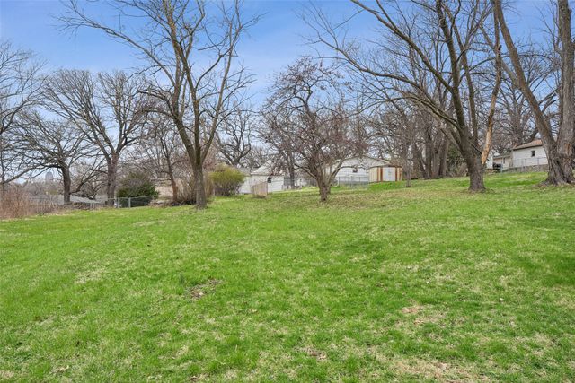 221 E Creston Avenue, Des Moines, IA 50315