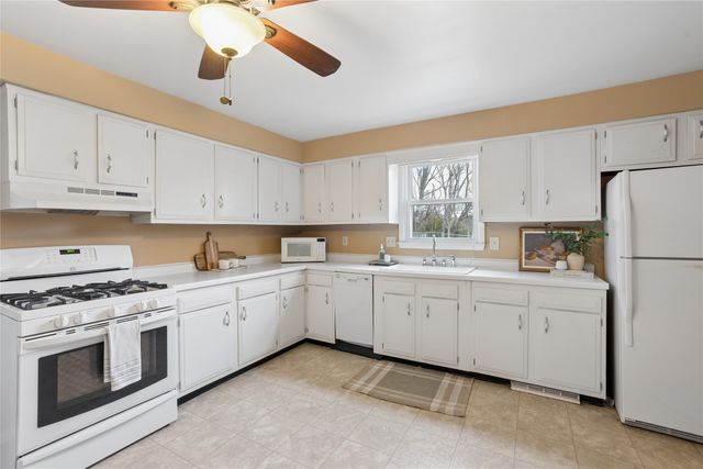 221 E Creston Avenue, Des Moines, IA 50315