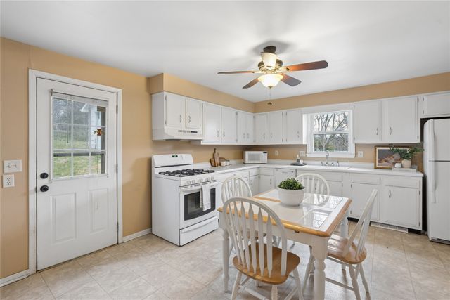 221 E Creston Avenue, Des Moines, IA 50315