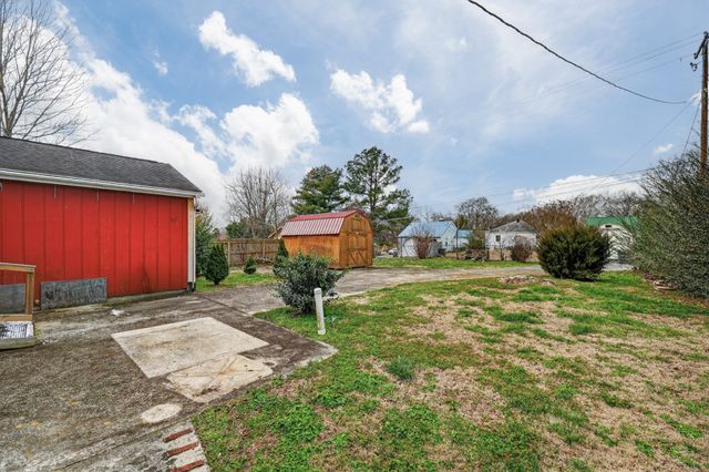 404 2nd Ave, Fayetteville, TN 37334