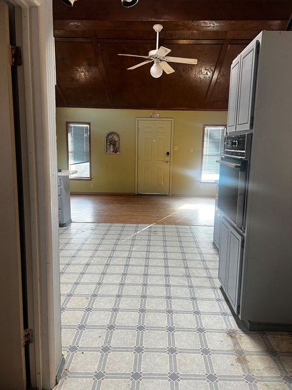 Image 9 of property listing at 123 Florence Street, San Angelo, TX 76903