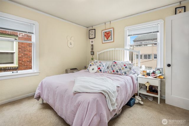 722 10th Avenue E, Seattle, WA 98102