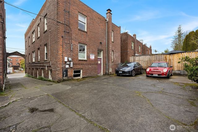 722 10th Avenue E, Seattle, WA 98102