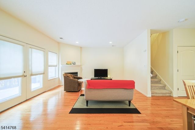 8005 Brittany Dr 8005, Wayne Twp., NJ 07470