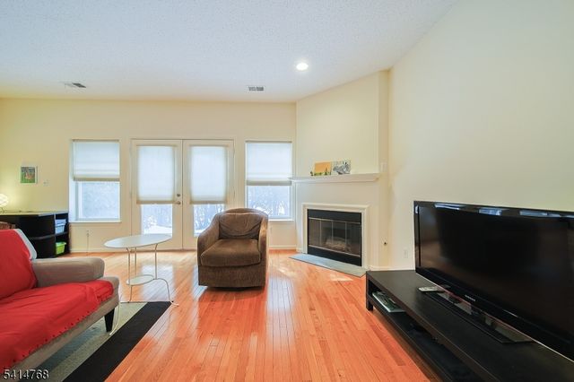 8005 Brittany Dr 8005, Wayne Twp., NJ 07470