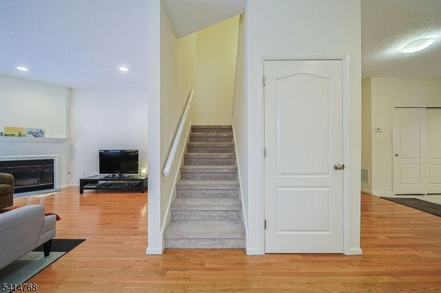 8005 Brittany Dr 8005, Wayne Twp., NJ 07470