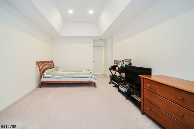 8005 Brittany Dr 8005, Wayne Twp., NJ 07470