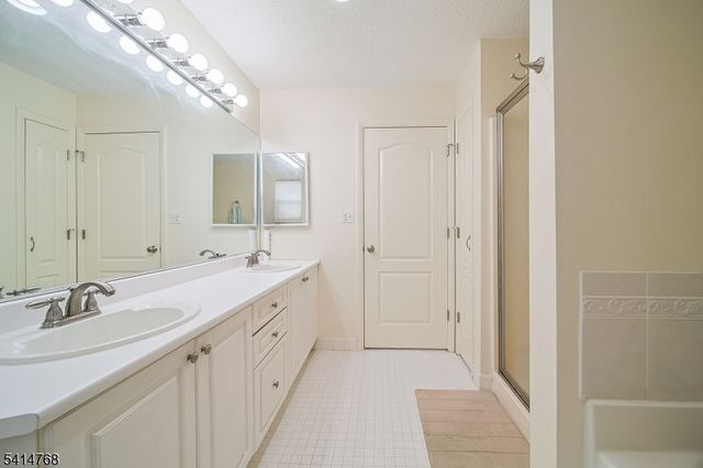 8005 Brittany Dr 8005, Wayne Twp., NJ 07470